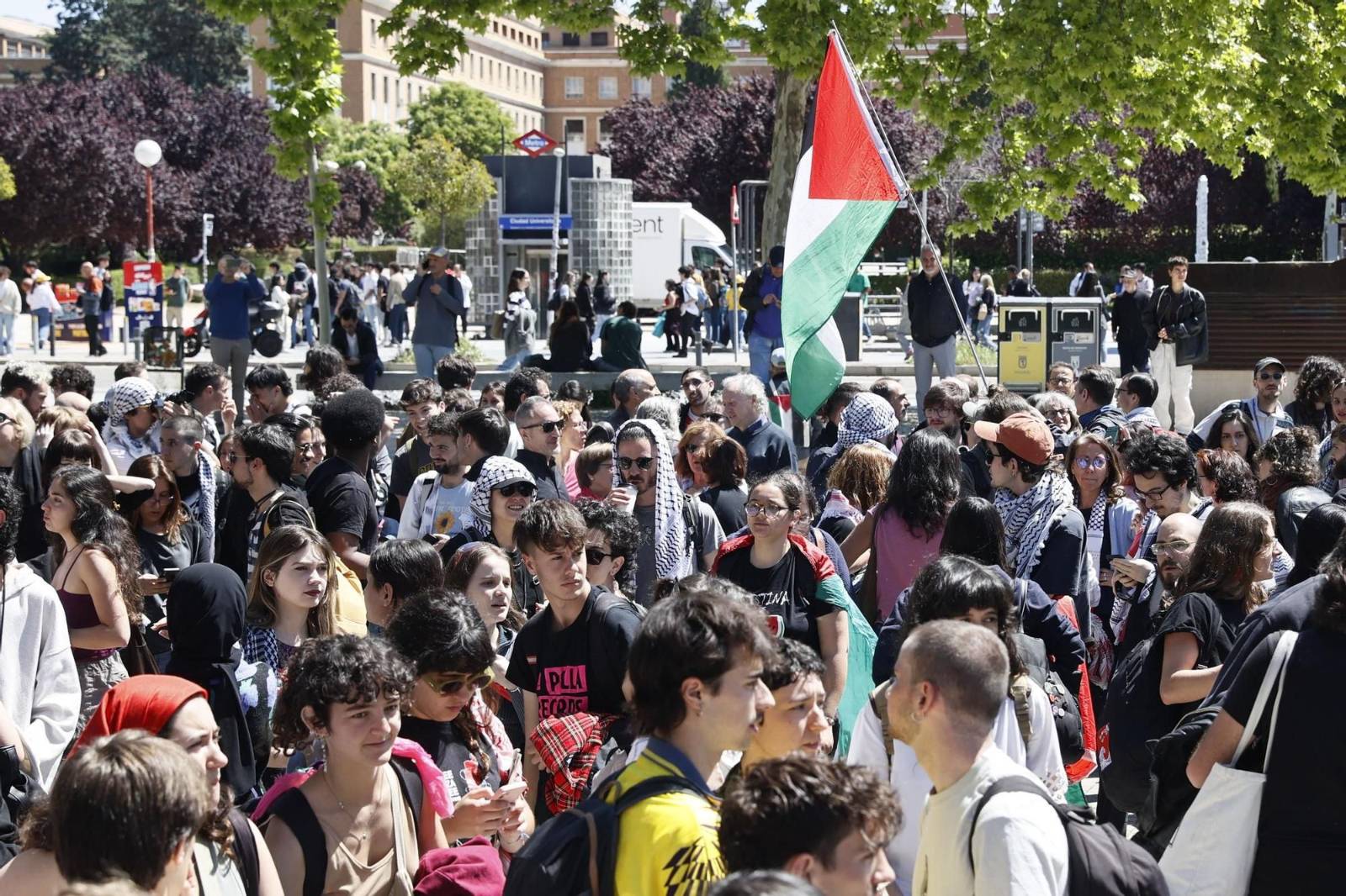 Estudiantes en la Unversidad de Zaragoza protestando por palestina