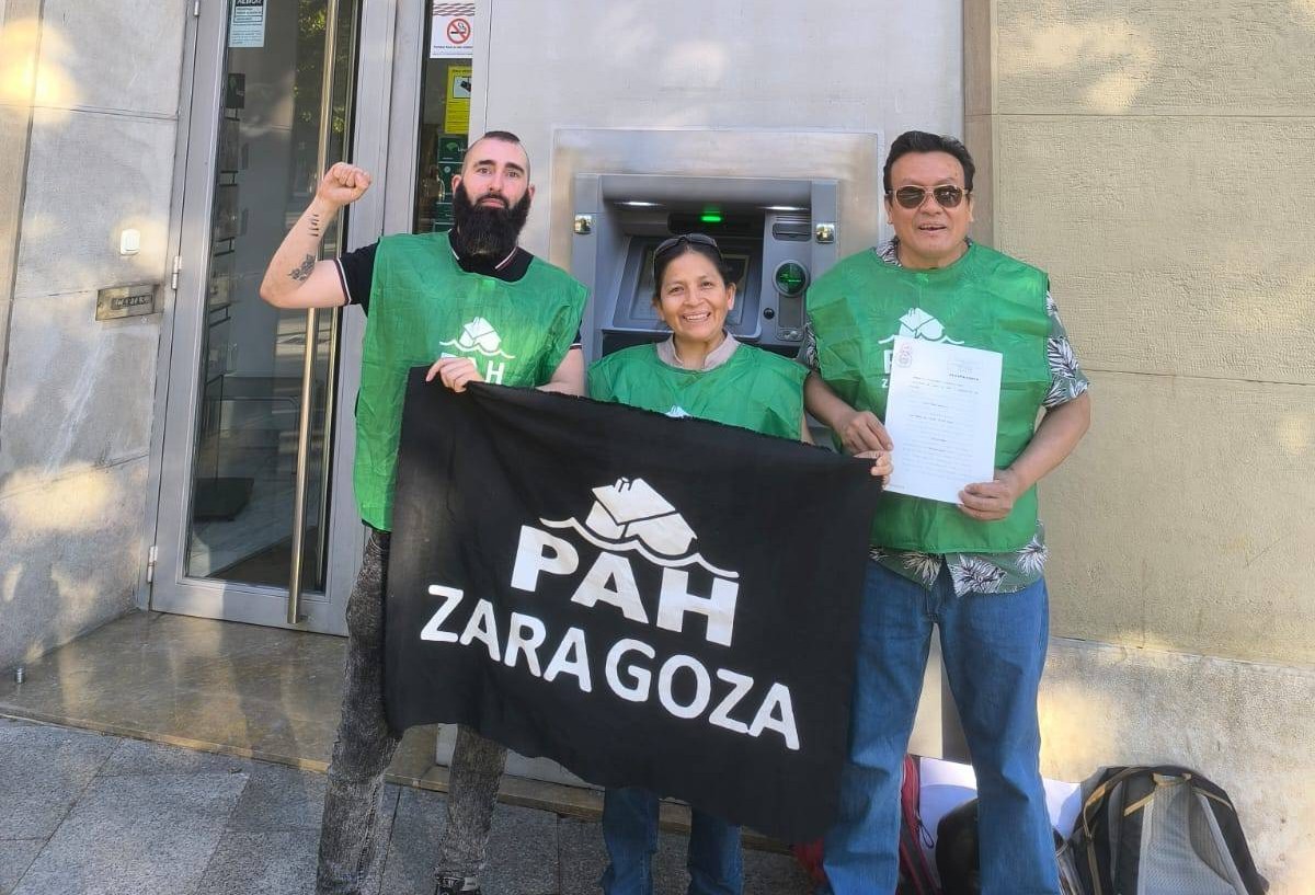 La PAH de Zaragoza logra la cancelación de 60.000 € de deuda hipotecaria de René tras 8 años de lucha, permitiendo a su familia conservar su vivienda.