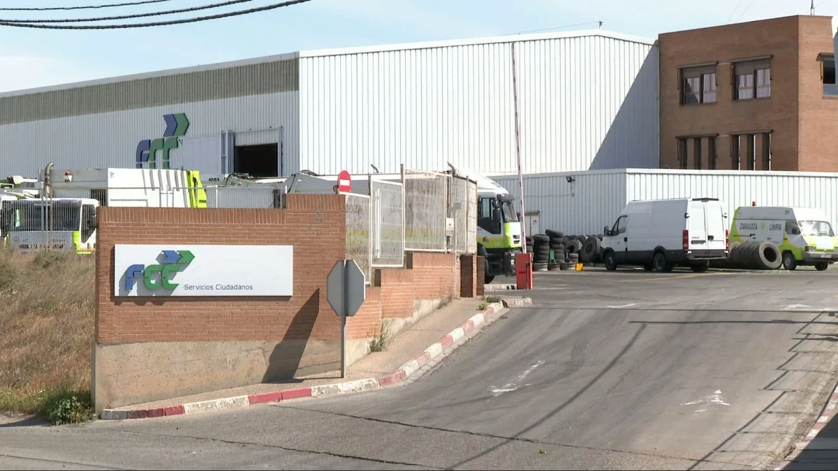 Camión de residuos en el punto limpio de la carretera de Castellón, donde murió un trabajador de FCC